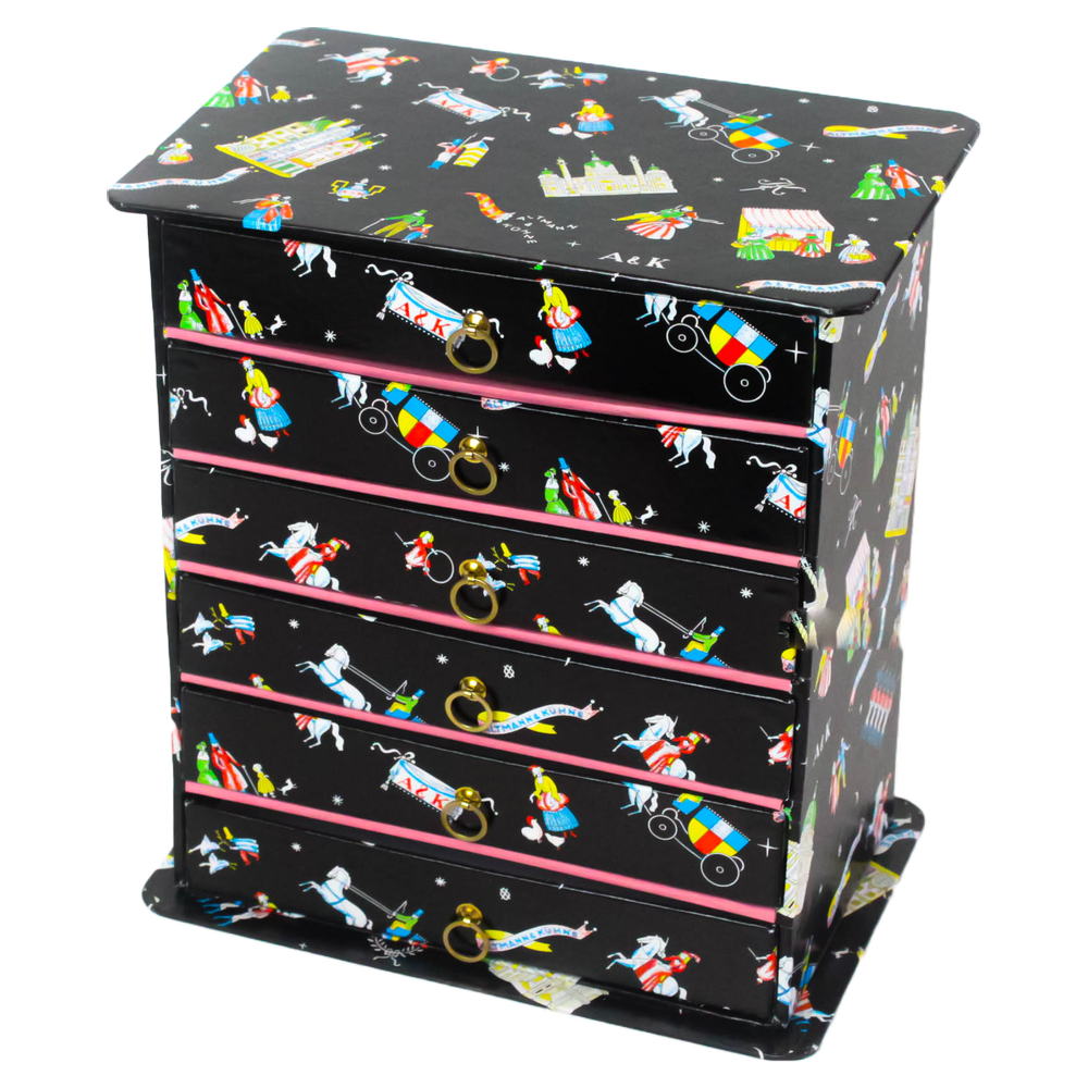 Dresser Grand